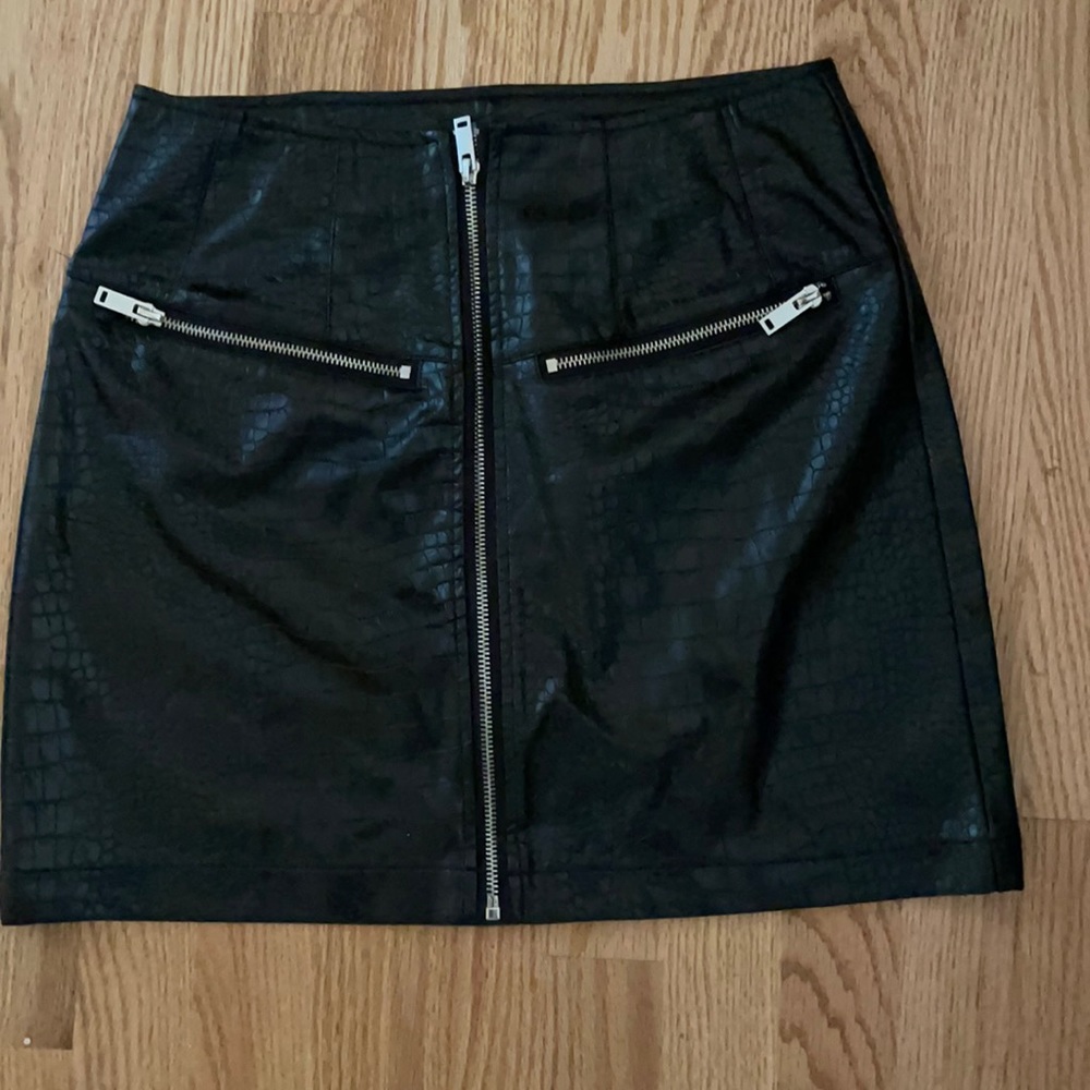 NWOT Faux Leather skirt